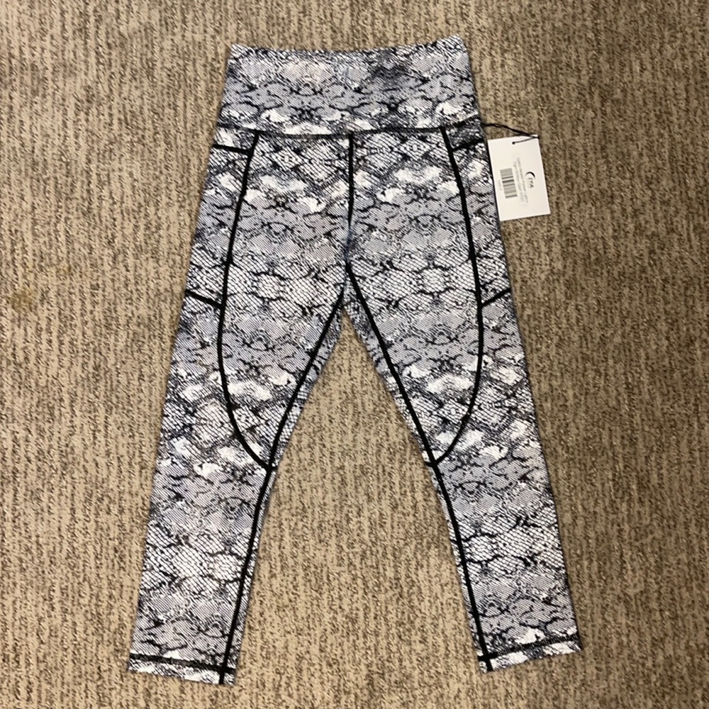 Zyia Cobra Metallic Pocket Light n Tight Hi-Rise Capri